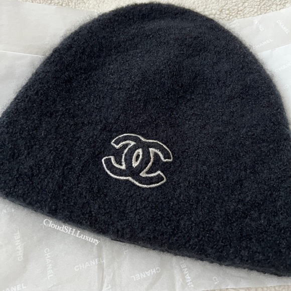 Auth Chanel Classic CC Logo Black Cashmere Beanie - Excellent - Picture 2 of 6